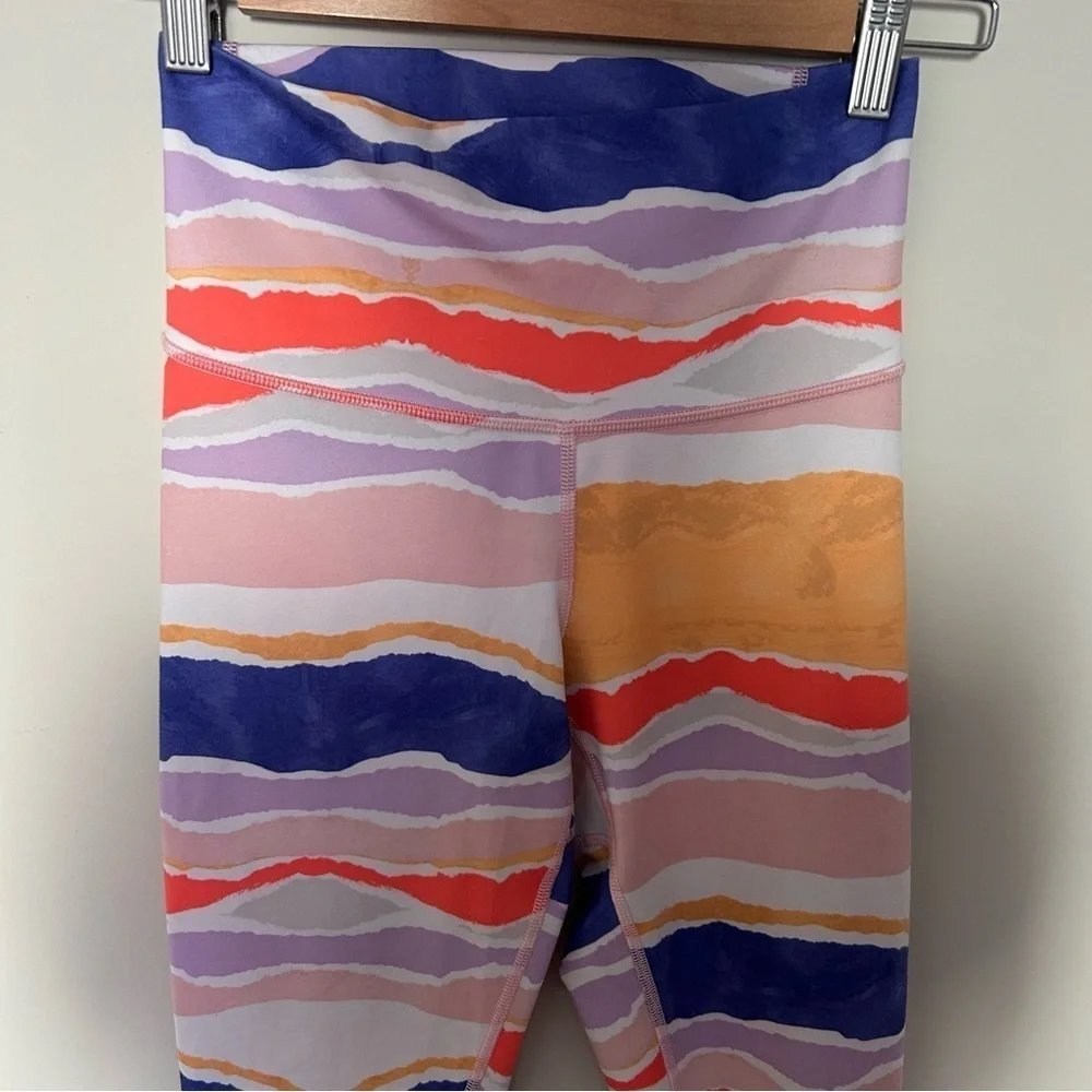Women's Lululemon True Self Crop Bleacher Stripe White Iris Flower Size 0